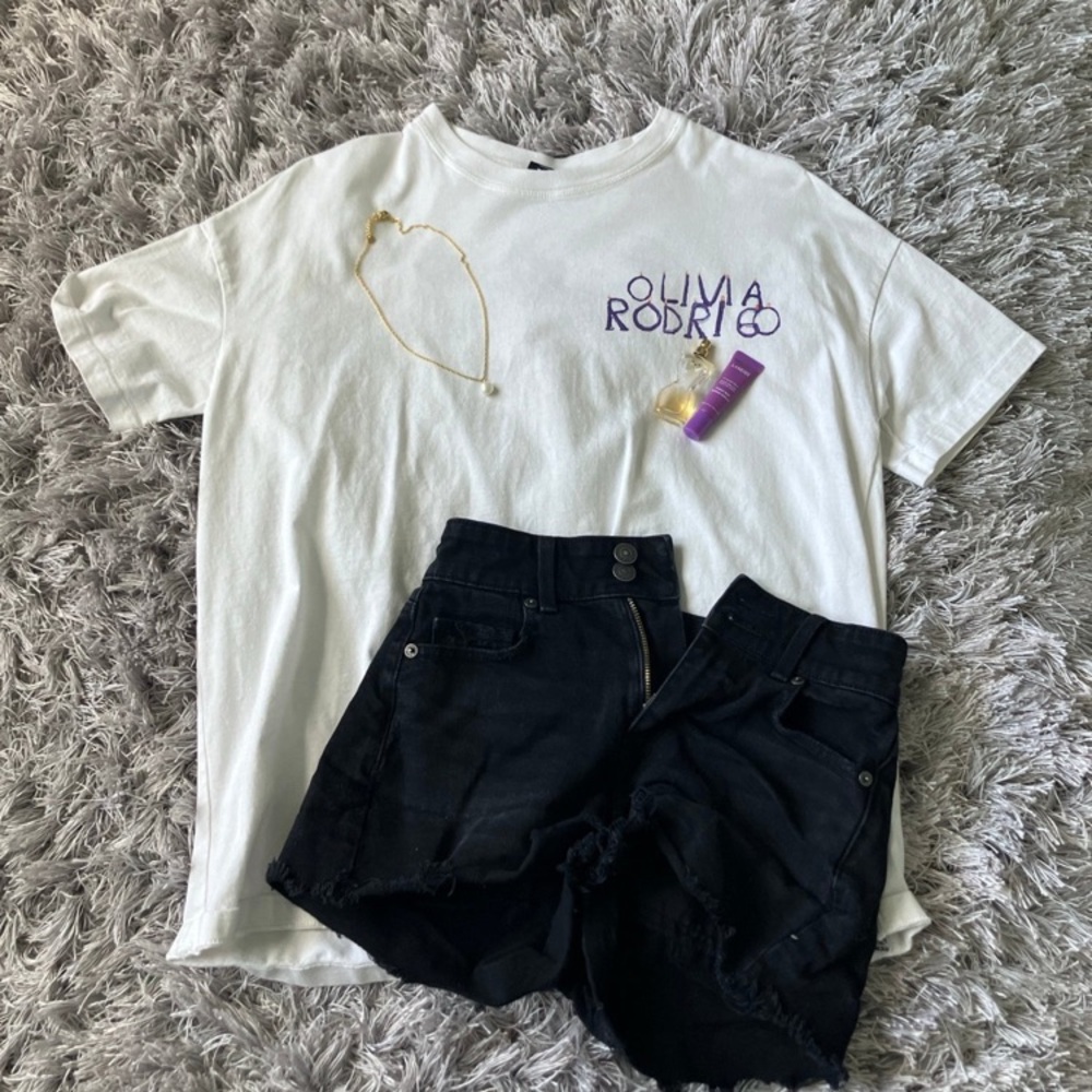 Olivia Rodrigo X Bershka Graphic Tee